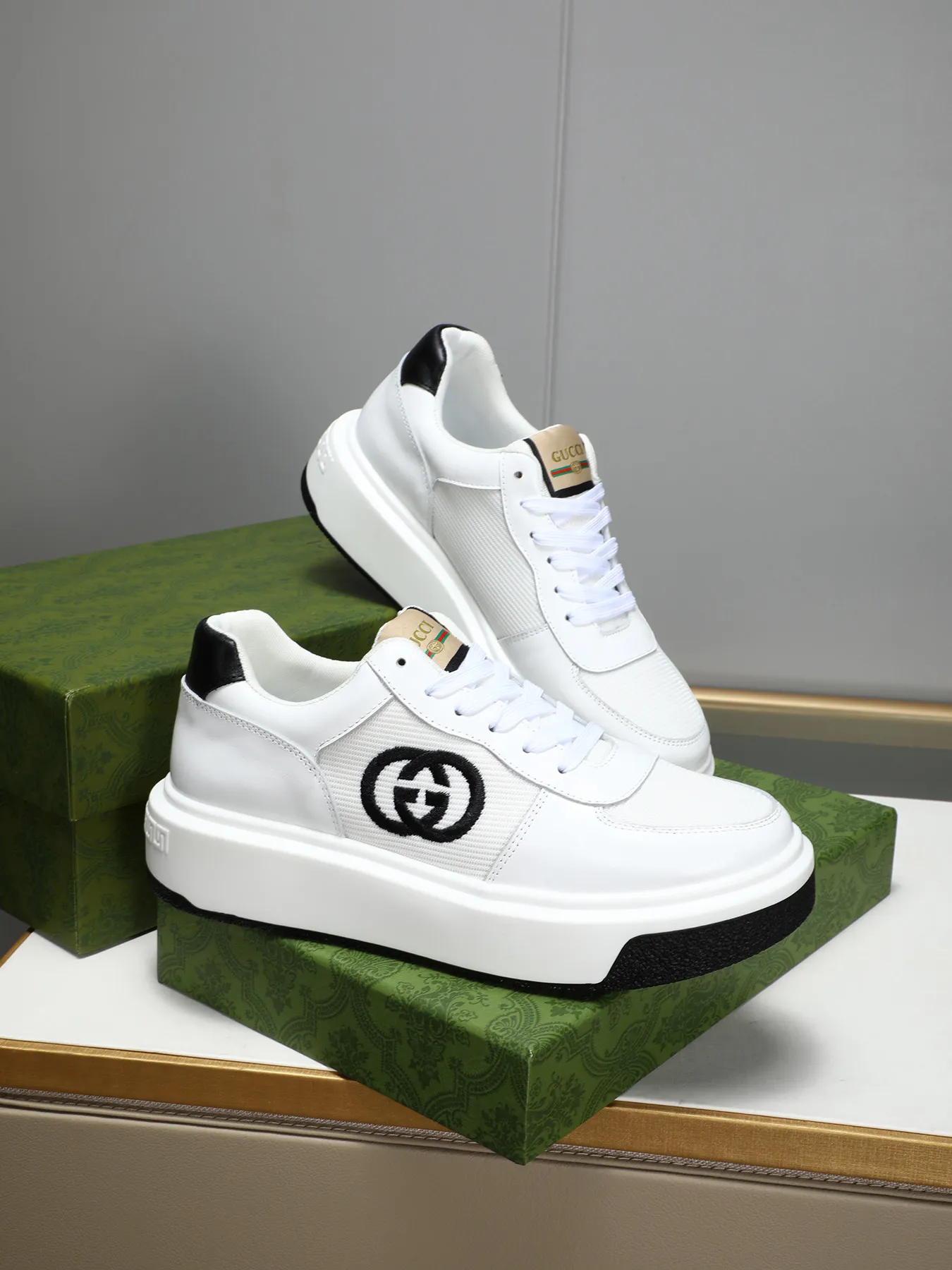 Men's shoes 💰480 New men's shoes GUCCI Fashion trend Made of first-layer calfskin ➕ washed sheep lining! The foot feels super comfortable and the workmanship is impeccable. Foam ultra-light outsole, size: 38-44 (45 customized) 4 colors to choose from!